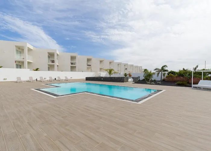 Homeforguest Sunset Senator With Pool And Terrace In *