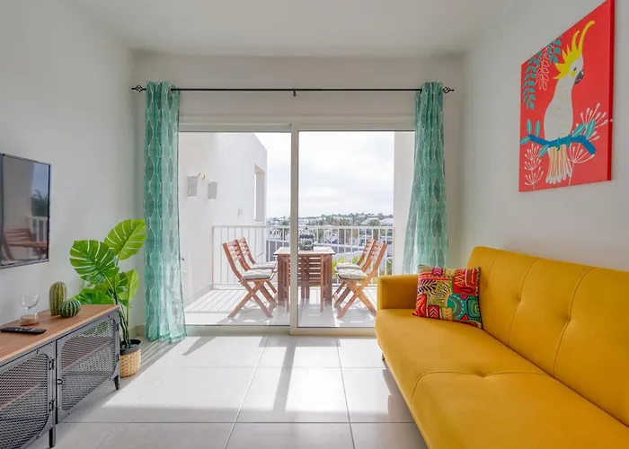 Homeforguest Sunset Senator With Pool And Terrace In