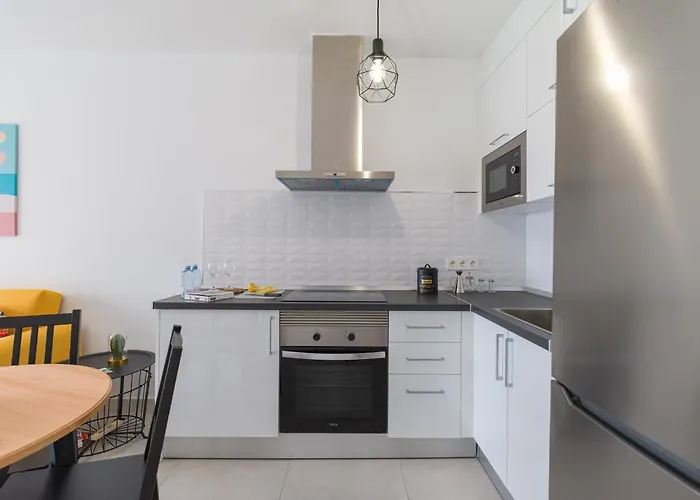 Homeforguest Sunset Senator With Pool And Terrace In アパート