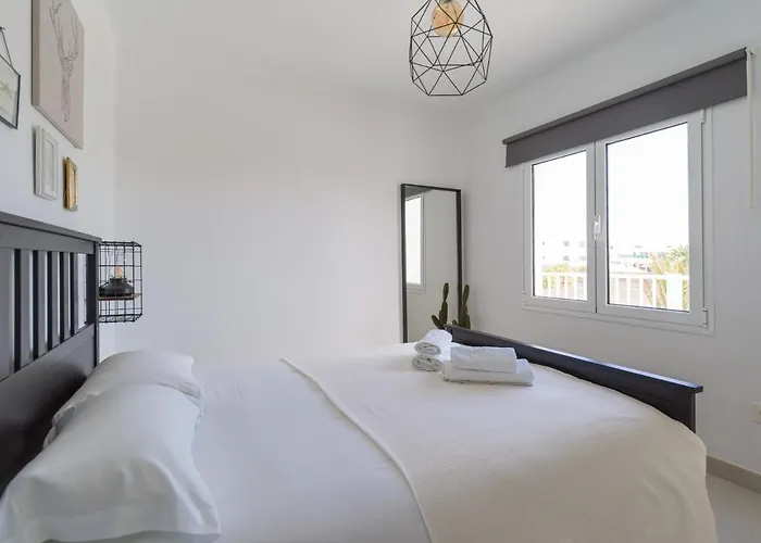 アパート Homeforguest Sunset Senator With Pool And Terrace In