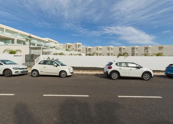 Homeforguest Sunset Senator With Pool And Terrace In *