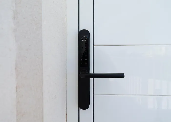 Homeforguest Sunset Senator With Pool And Terrace In