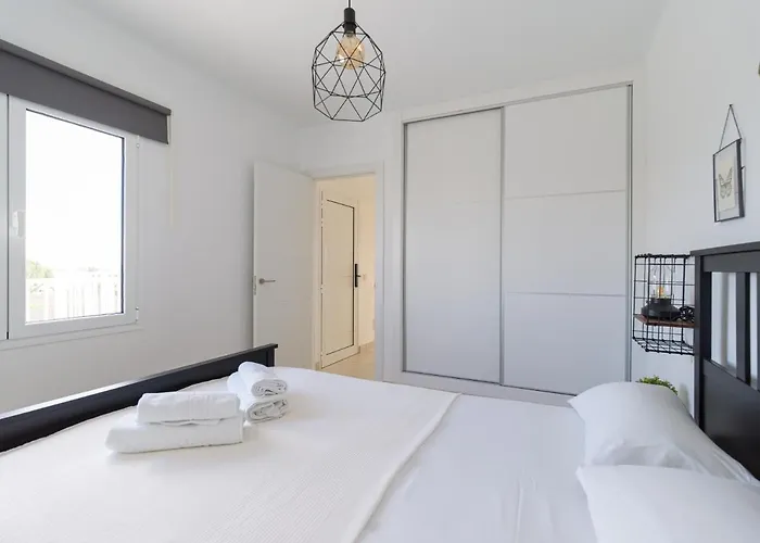 Homeforguest Sunset Senator With Pool And Terrace In アパート