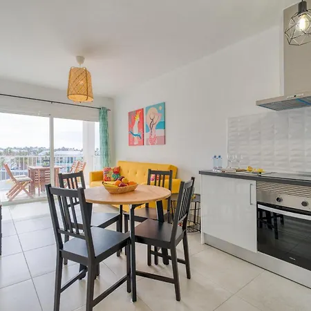 Homeforguest Sunset Senator With Pool And Terrace In *