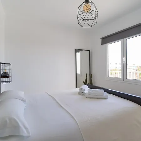 דירה Homeforguest Sunset Senator With Pool And Terrace In