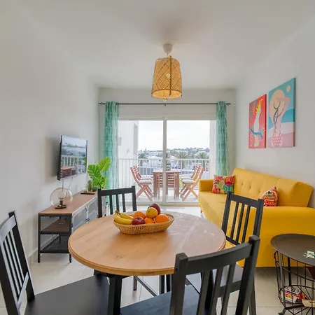 Apartamento Homeforguest Sunset Senator With Pool And Terrace In