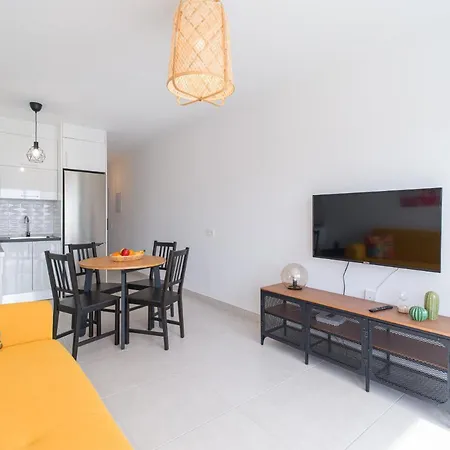 Homeforguest Sunset Senator With Pool And Terrace In