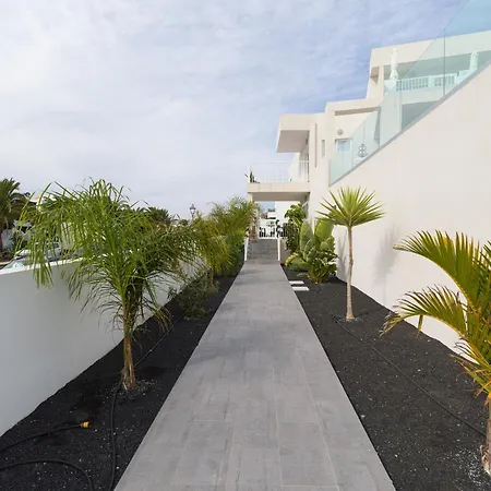Apartamento Homeforguest Sunset Senator With Pool And Terrace In