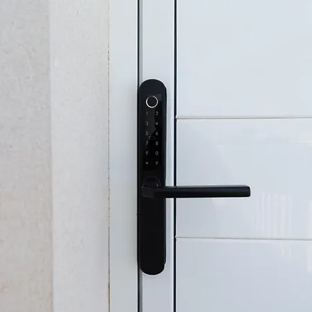 Homeforguest Sunset Senator With Pool And Terrace In