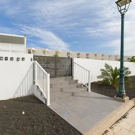 Apartamento Homeforguest Sunset Senator With Pool And Terrace In