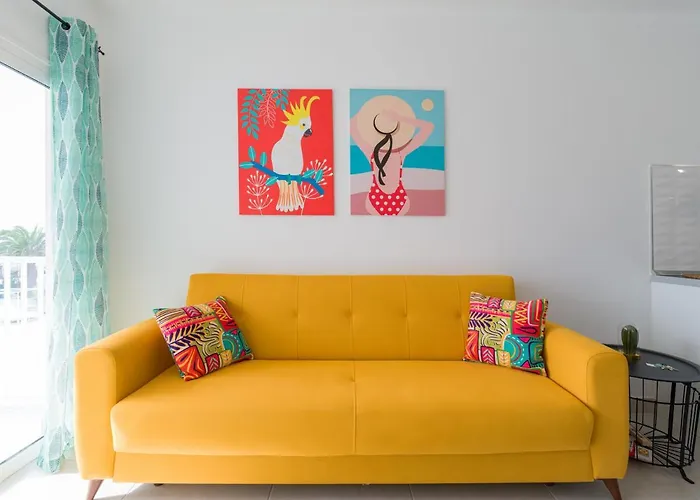 Homeforguest Sunset Senator With Pool And Terrace In Daire