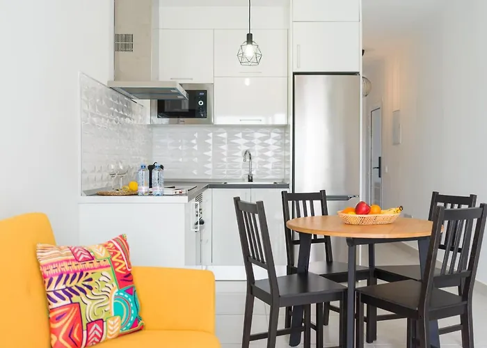 Homeforguest Sunset Senator With Pool And Terrace In Daire