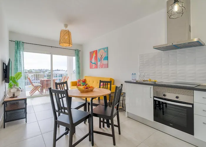 Homeforguest Sunset Senator With Pool And Terrace In *