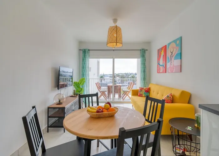 Appartamento Homeforguest Sunset Senator With Pool And Terrace In