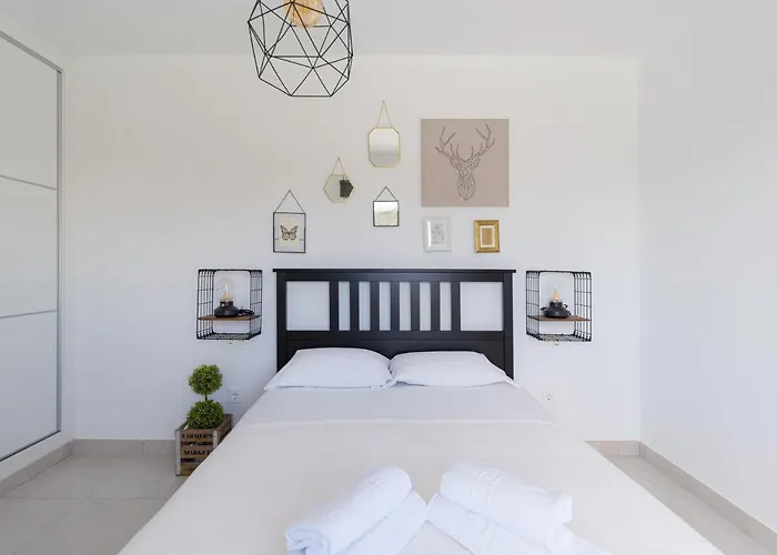 Homeforguest Sunset Senator With Pool And Terrace In *