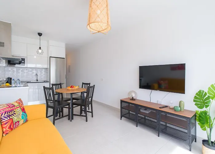 Homeforguest Sunset Senator With Pool And Terrace In