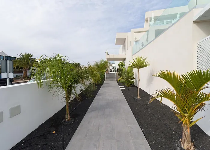 Daire Homeforguest Sunset Senator With Pool And Terrace In