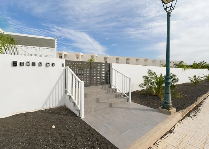 Appartamento Homeforguest Sunset Senator With Pool And Terrace In