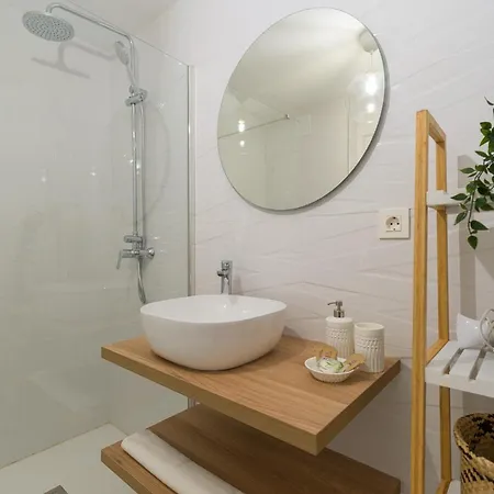 Homeforguest Sunset Senator With Pool And Terrace In Apartament